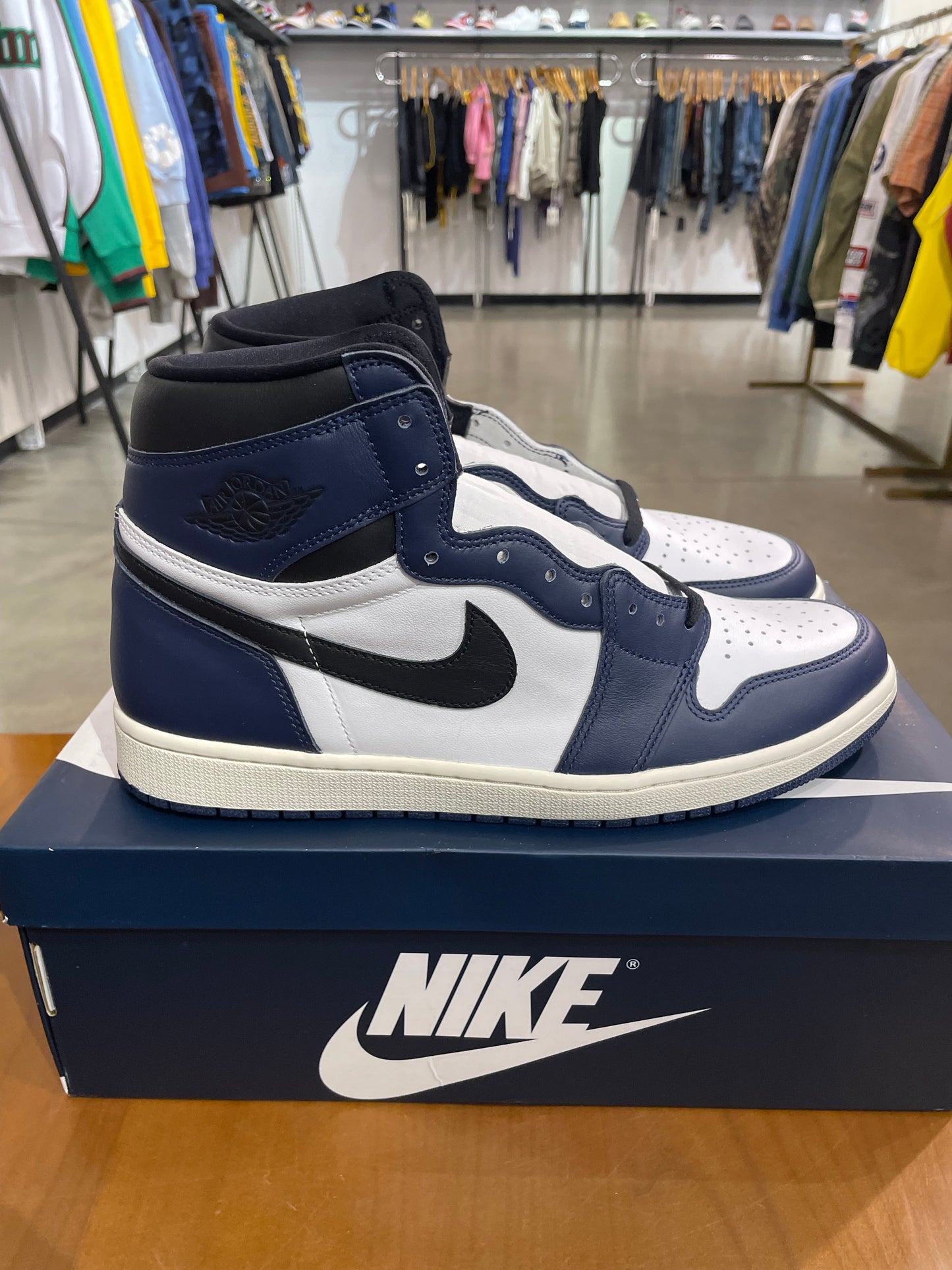 Air Jordan 1 Midnight Navy