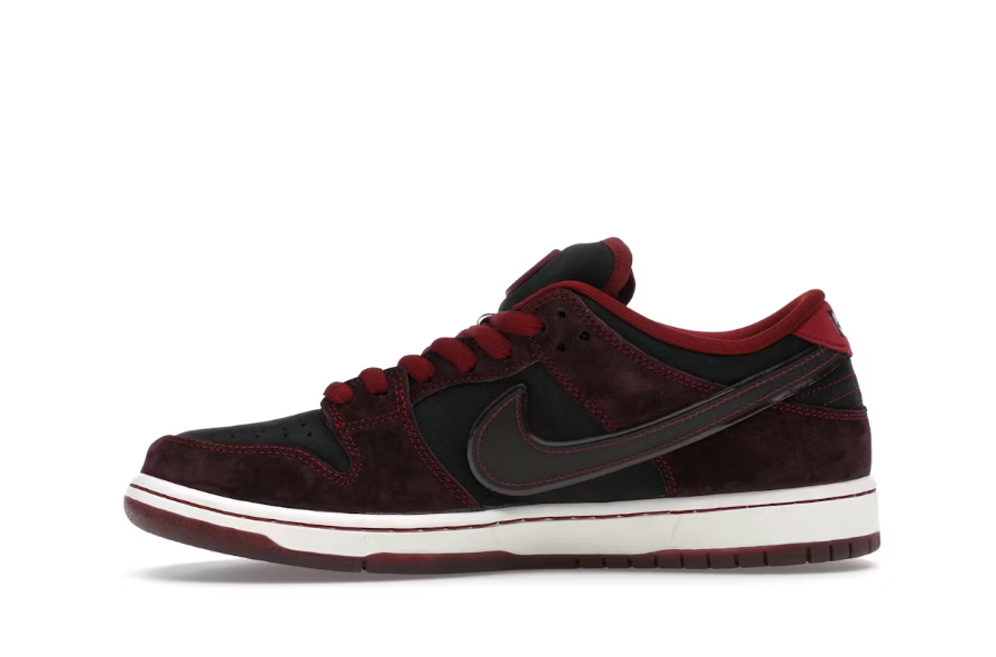 Nike SB Dunk Low Riot Skateshop